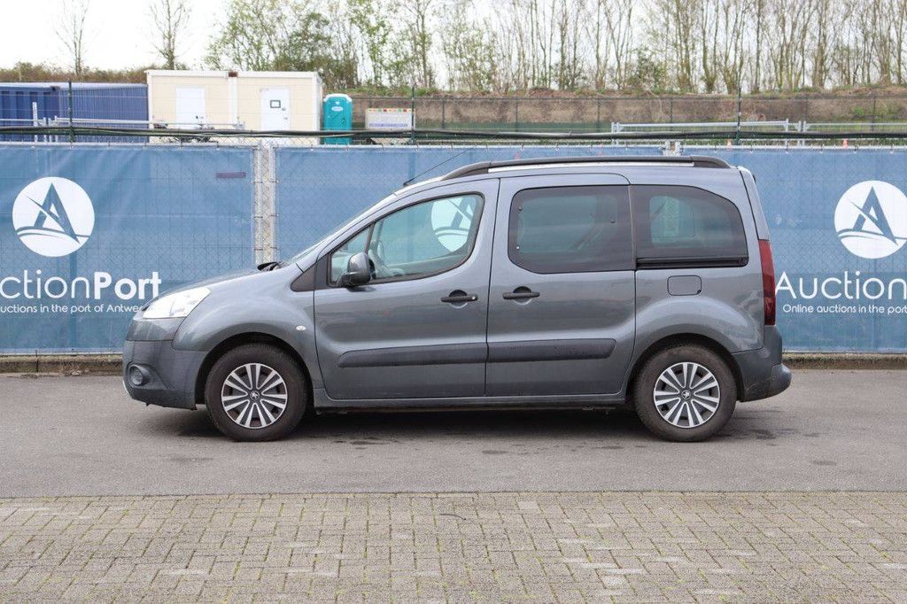 Passenger car Peugeot Partner Petrol 98hp 2013 (Margin)