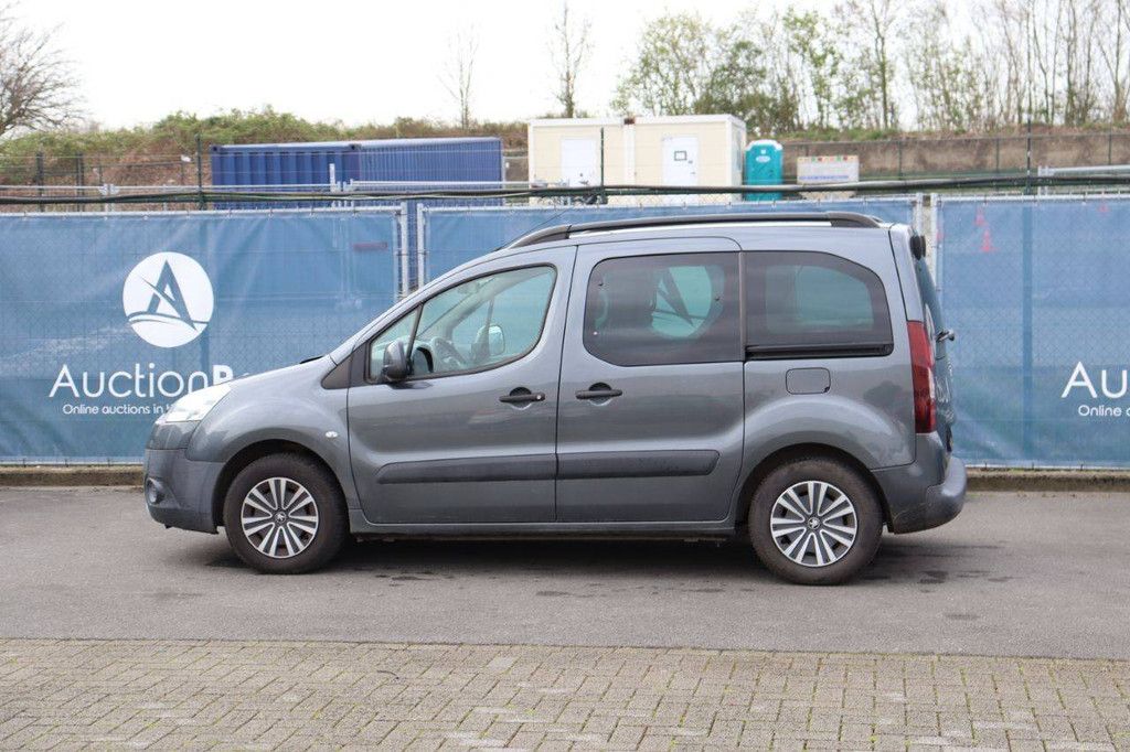 Passenger car Peugeot Partner Petrol 98hp 2013 (Margin)