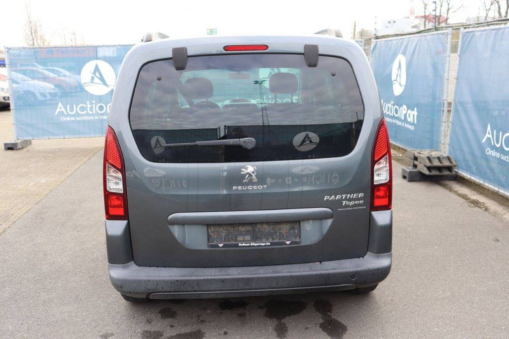 Passenger car Peugeot Partner Petrol 98hp 2013 (Margin)