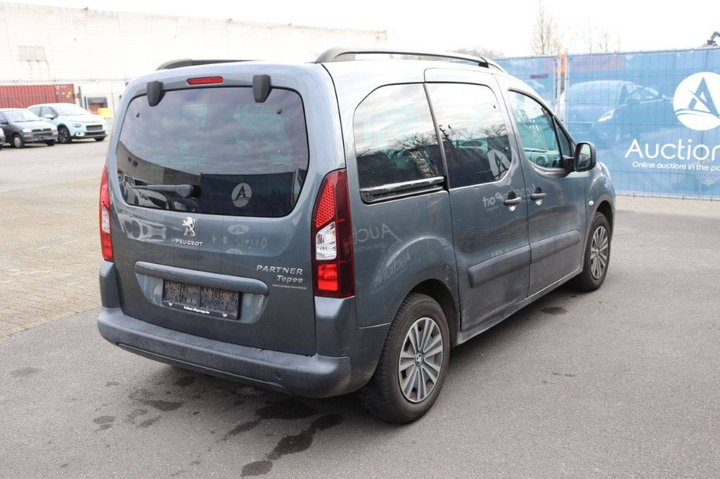 Passenger car Peugeot Partner Petrol 98hp 2013 (Margin)