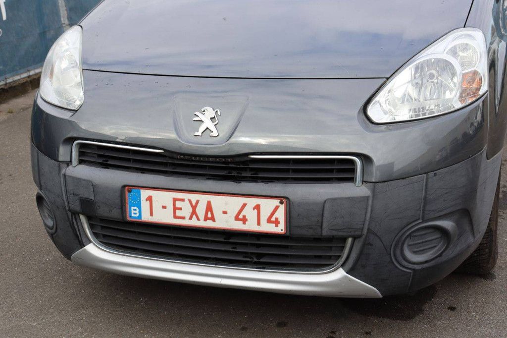Passenger car Peugeot Partner Petrol 98hp 2013 (Margin)