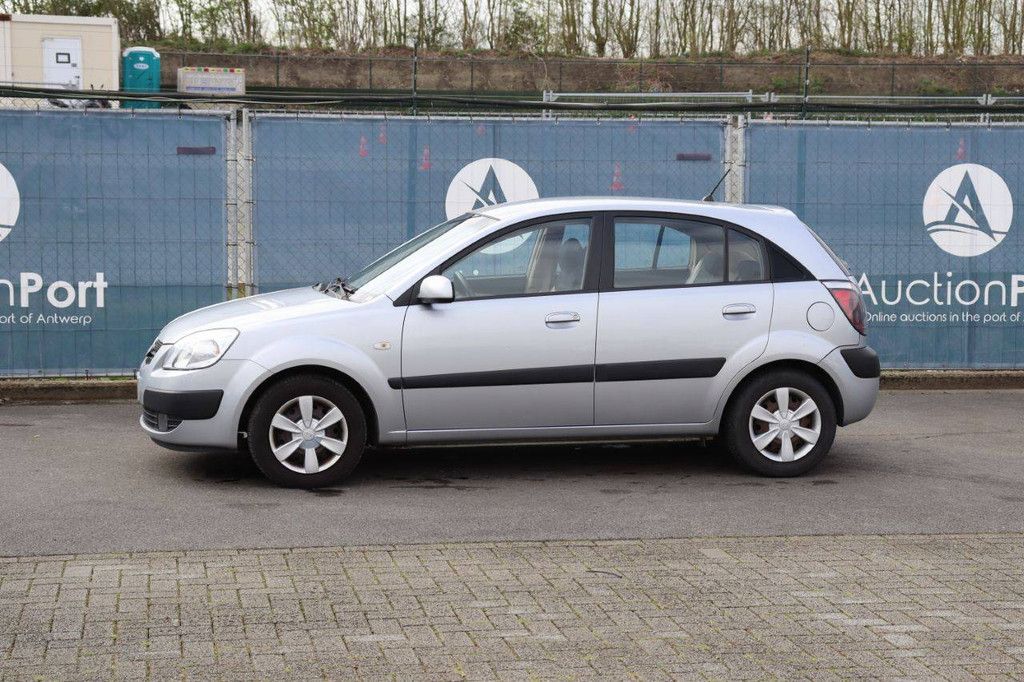 Pkw Kia Rio Benzin 97 PS 2006 (Margin)