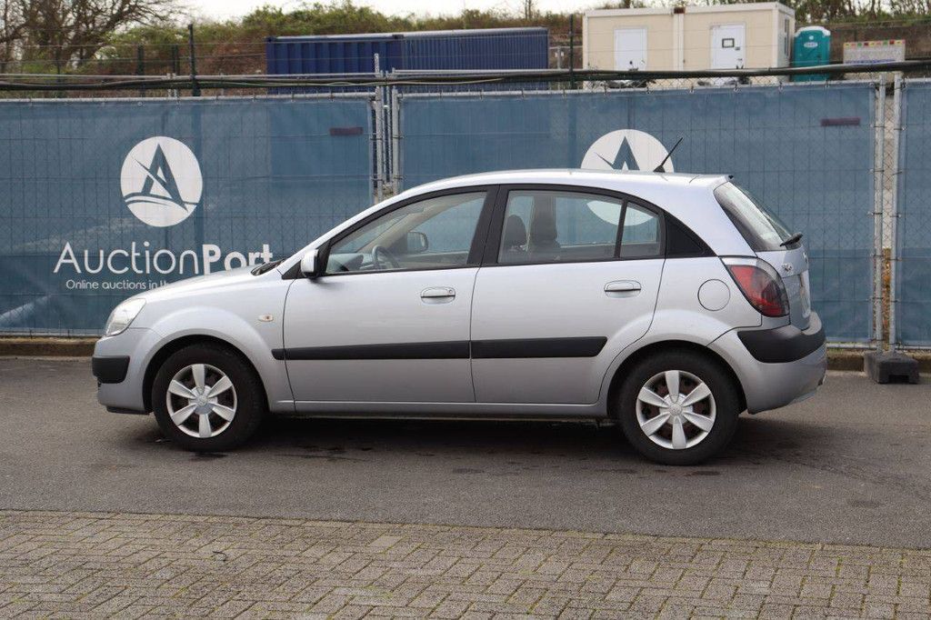 Pkw Kia Rio Benzin 97 PS 2006 (Margin)