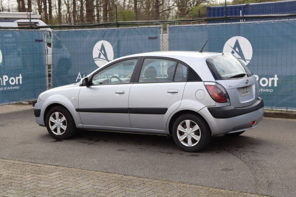Pkw Kia Rio Benzin 97 PS 2006 (Margin)