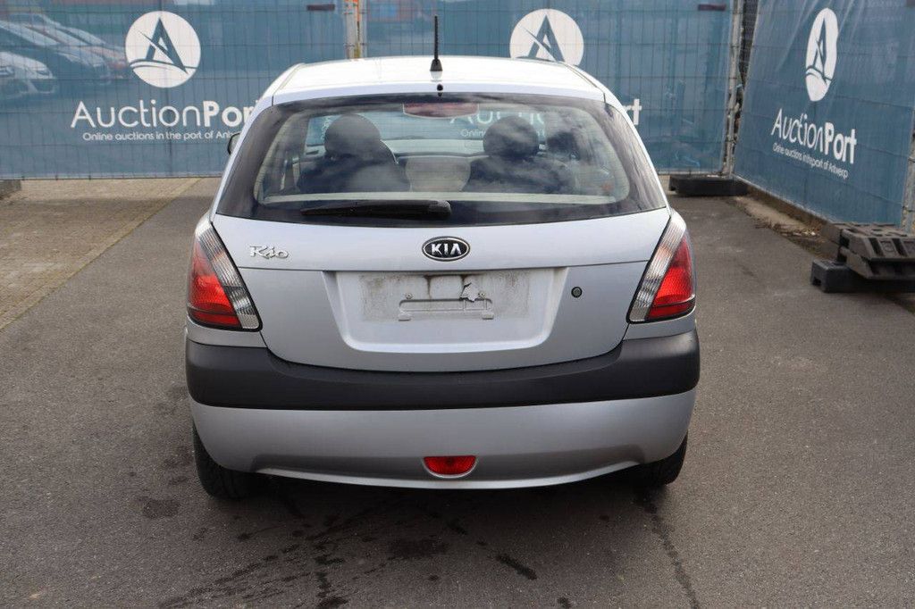 Pkw Kia Rio Benzin 97 PS 2006 (Margin)
