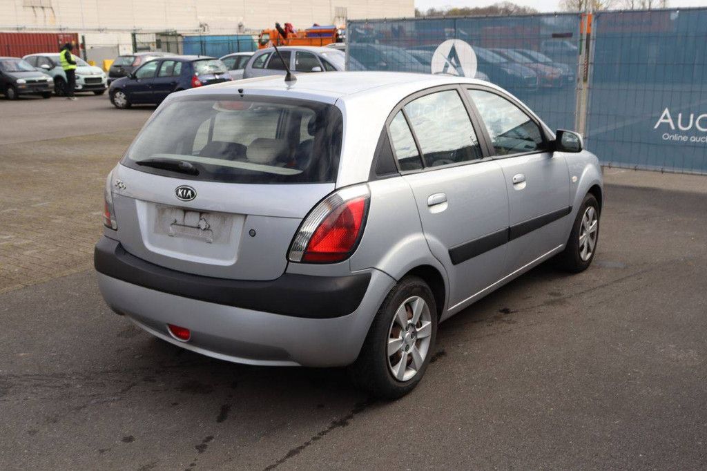 Pkw Kia Rio Benzin 97 PS 2006 (Margin)