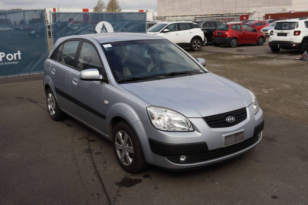 Pkw Kia Rio Benzin 97 PS 2006 (Margin)