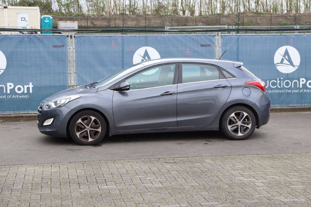 Hyundai i30 Petrol 100hp Passenger Car 2016 (Margin)