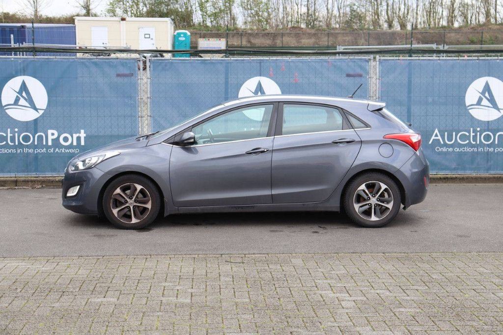 Hyundai i30 Petrol 100hp Passenger Car 2016 (Margin)