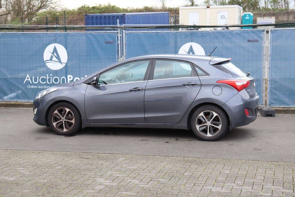 Hyundai i30 Petrol 100hp Passenger Car 2016 (Margin)