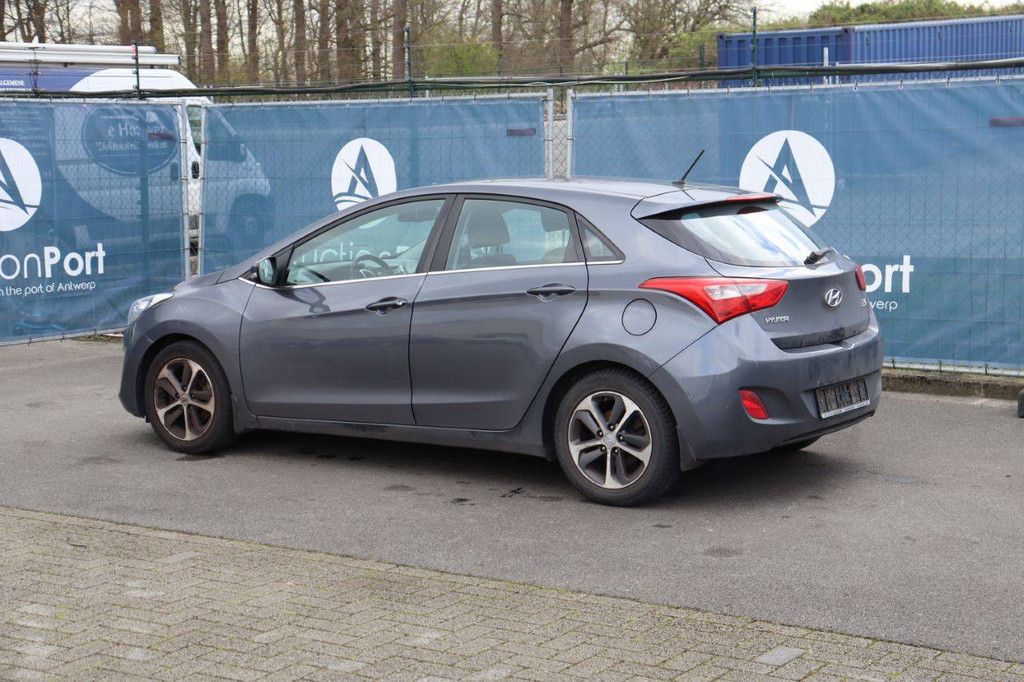 Hyundai i30 Petrol 100hp Passenger Car 2016 (Margin)