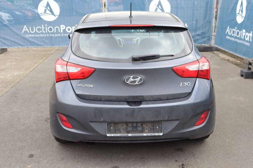 Hyundai i30 Petrol 100hp Passenger Car 2016 (Margin)