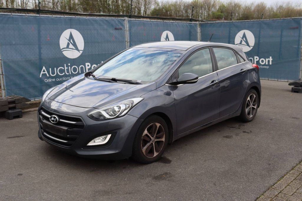 Hyundai i30 Petrol 100hp Passenger Car 2016 (Margin)