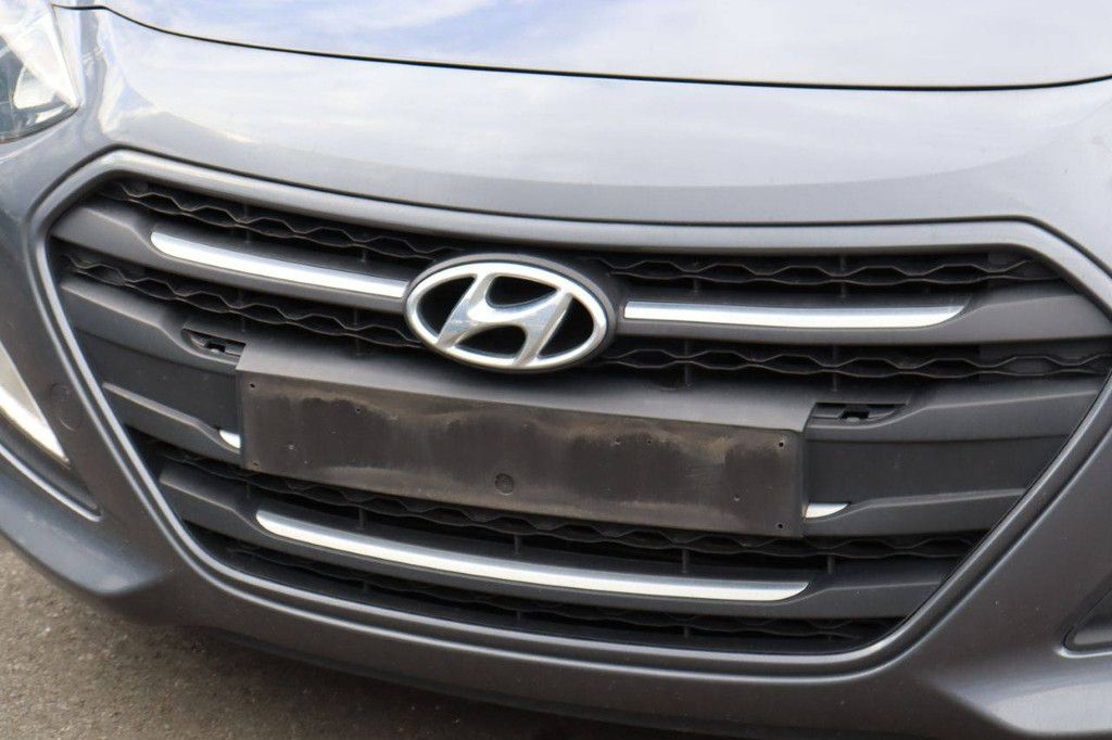 Hyundai i30 Petrol 100hp Passenger Car 2016 (Margin)