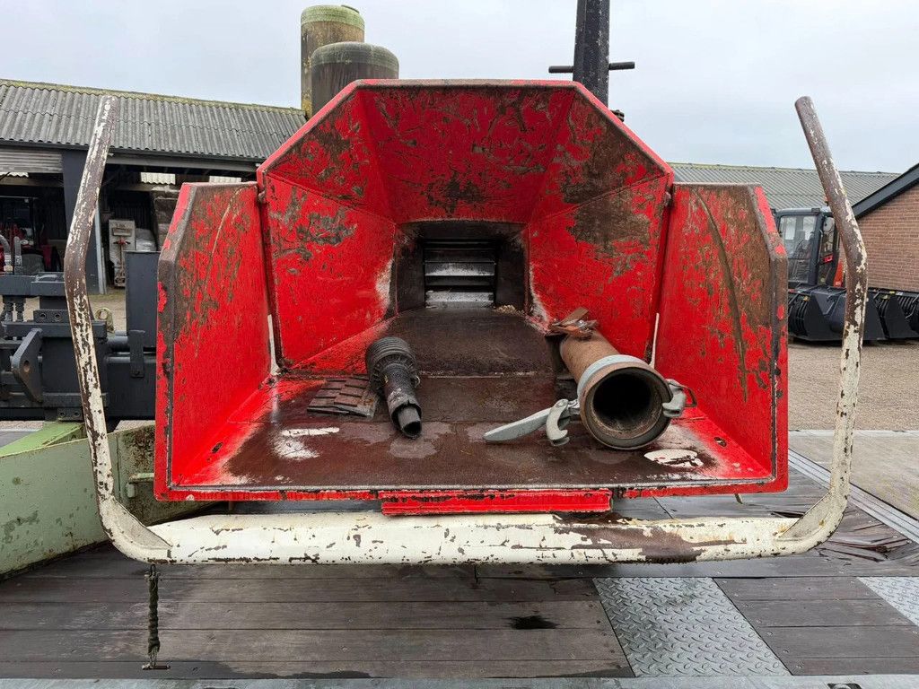 Tunissen Takkenversnipperaar op Front Hef