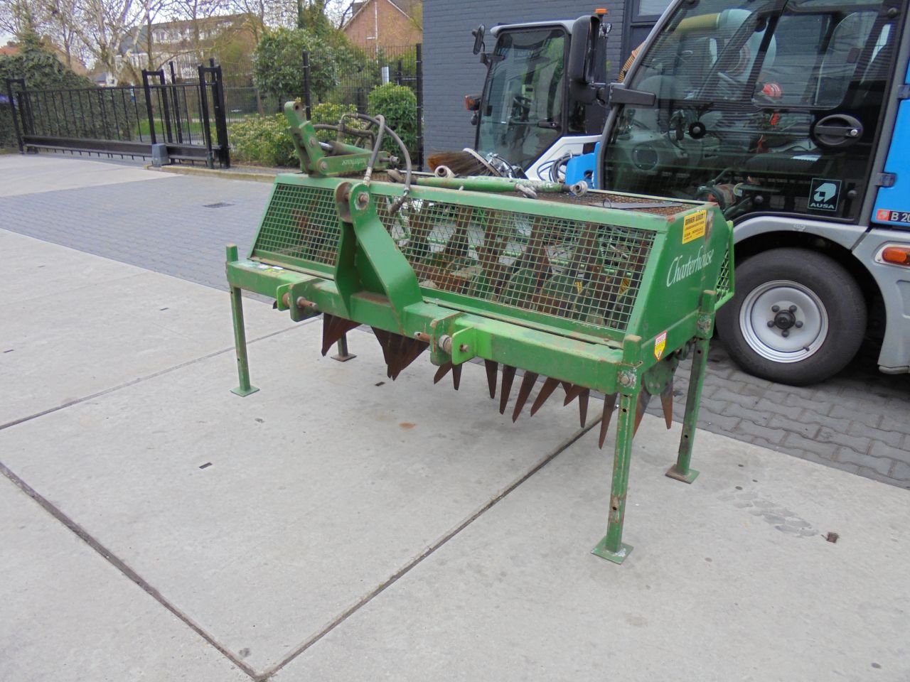 Charterhouse slitter/multi-spike