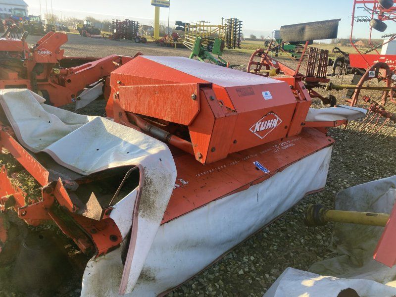 Kuhn FC883