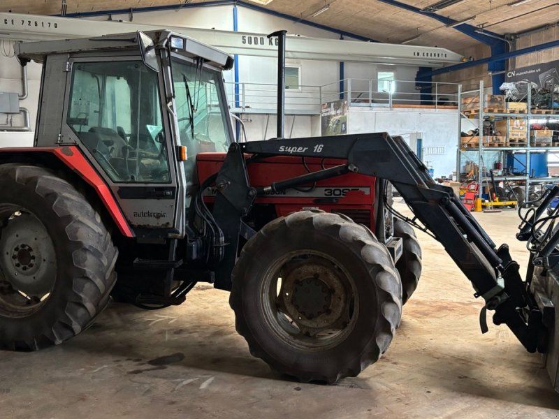 Massey Ferguson 3095 På vej ind