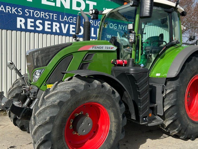 Fendt 724 Vario S4 Profi Plus