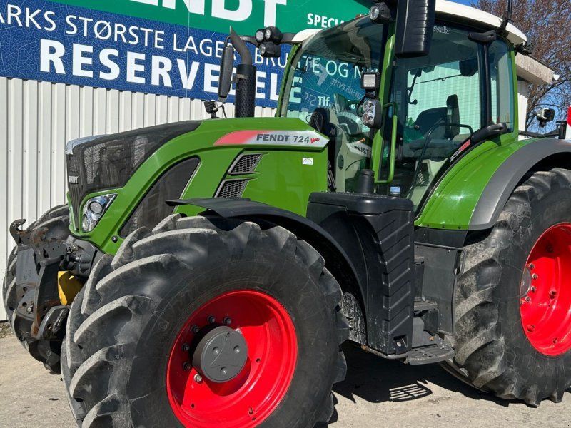 Fendt 724 Vario S4 Profi Plus Med Front PTO