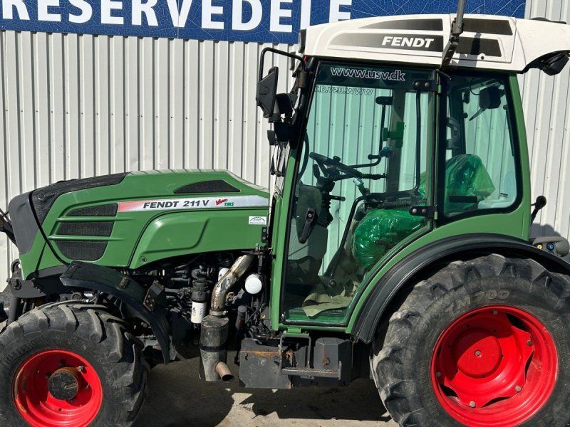 Fendt 211 Vario  TMS V Model, Front PTO