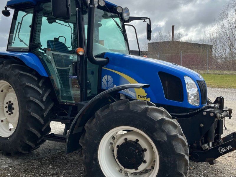 New Holland T5070 4-wd med frontlift