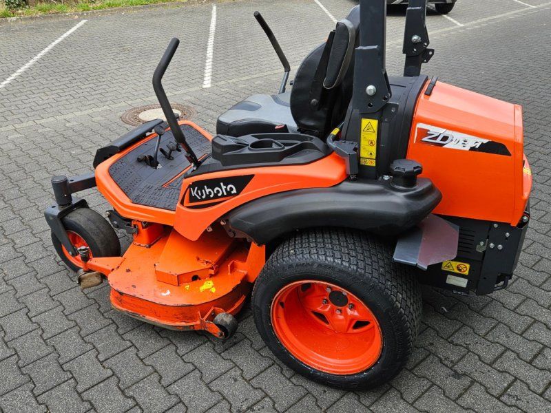 Kubota ZD1211