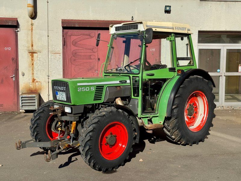 Fendt Farmer 250 S Allrad, 1. Hand, FH, 4.790 h ( 240 260 275 280 )