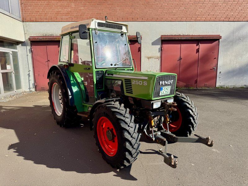 Fendt Farmer 250 S Allrad, 1. Hand, FH, 4.790 h ( 240 260 275 280 )