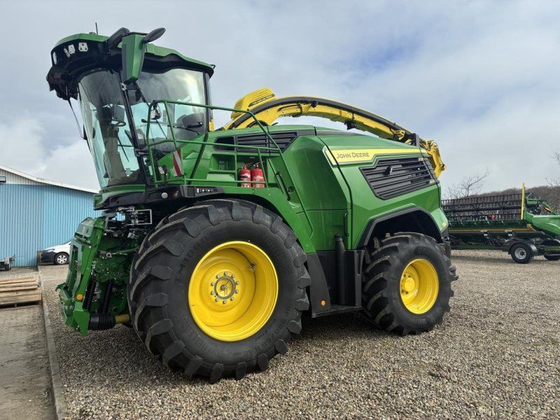 John Deere F8 600