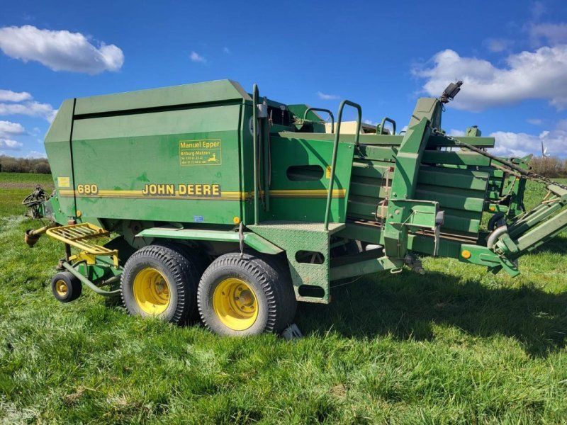 John Deere 680
