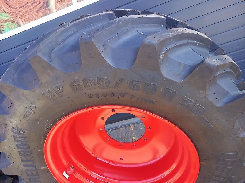 Trelleborg 710/60R42 und 600/60R30 Fendt