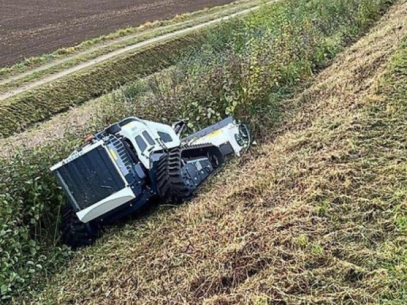 Hymach Funkraupe Mähraupe Geräteträger Mulchraupe Forst Raupe