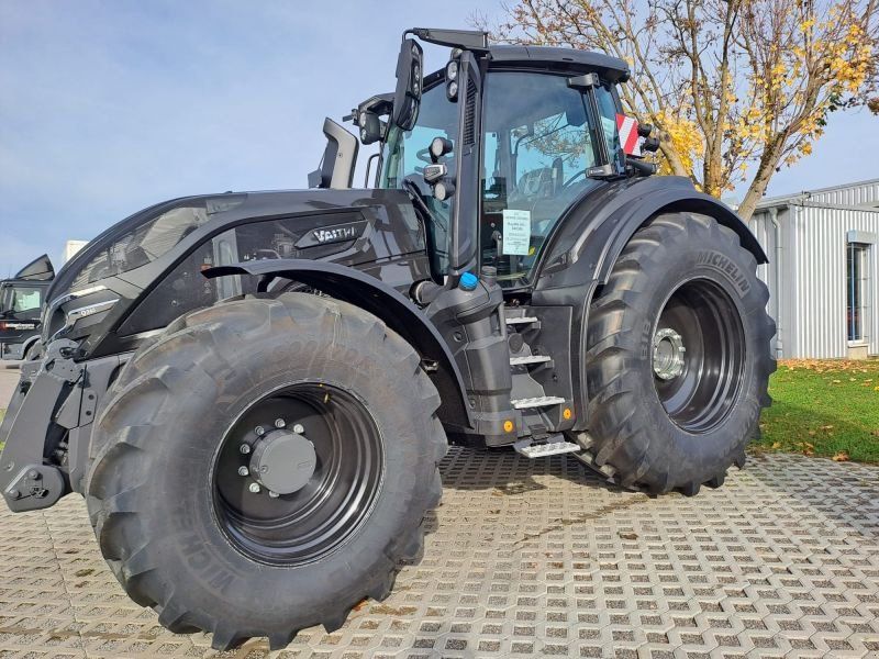 Valtra Q245