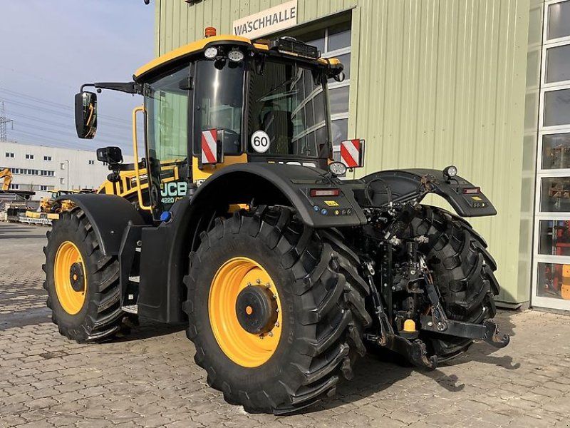 JCB Fastrac 4220 iCON Pro Line