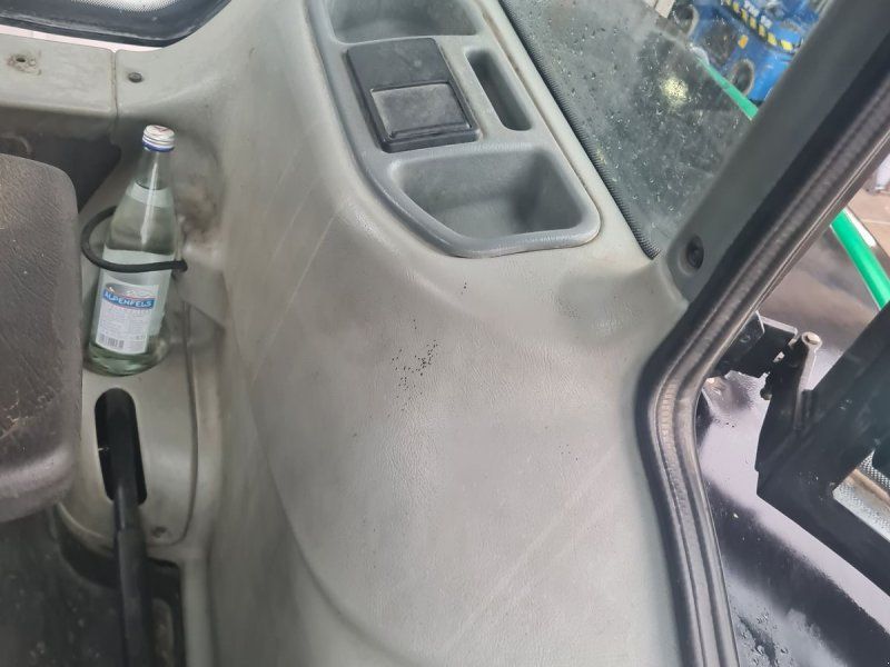 Valtra T171HiTech mit Frontlader Hauer POM-VX150