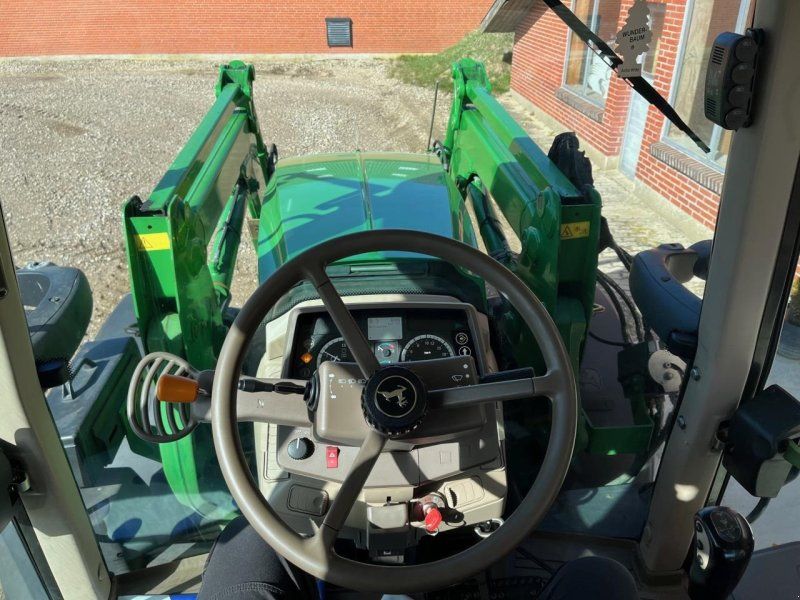 John Deere 6 115M