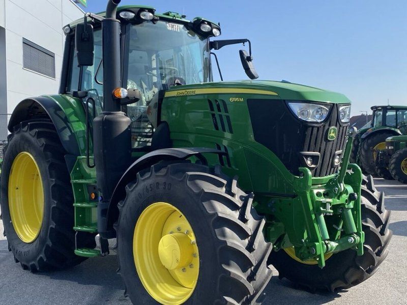 John Deere 6195M