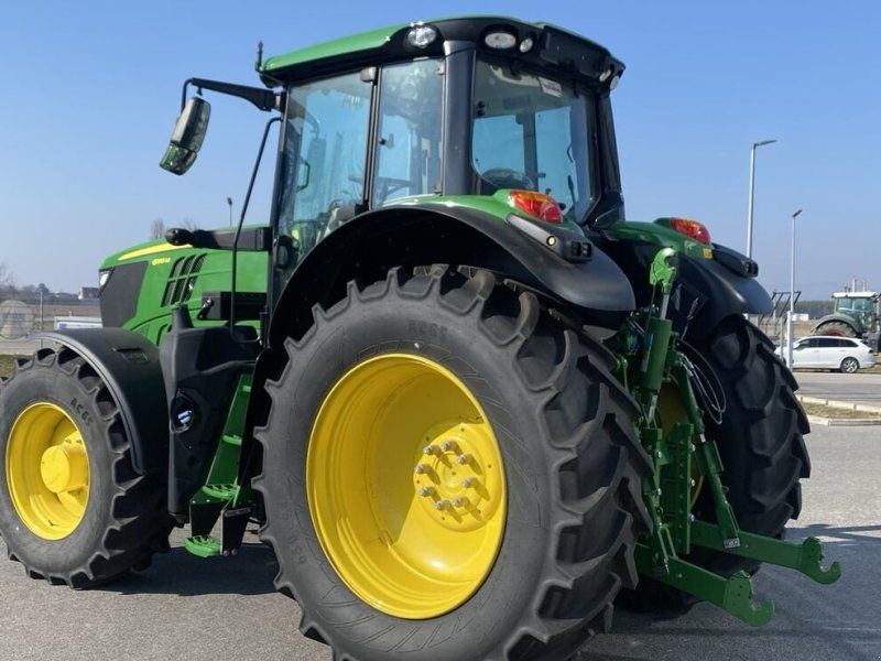 John Deere 6195M