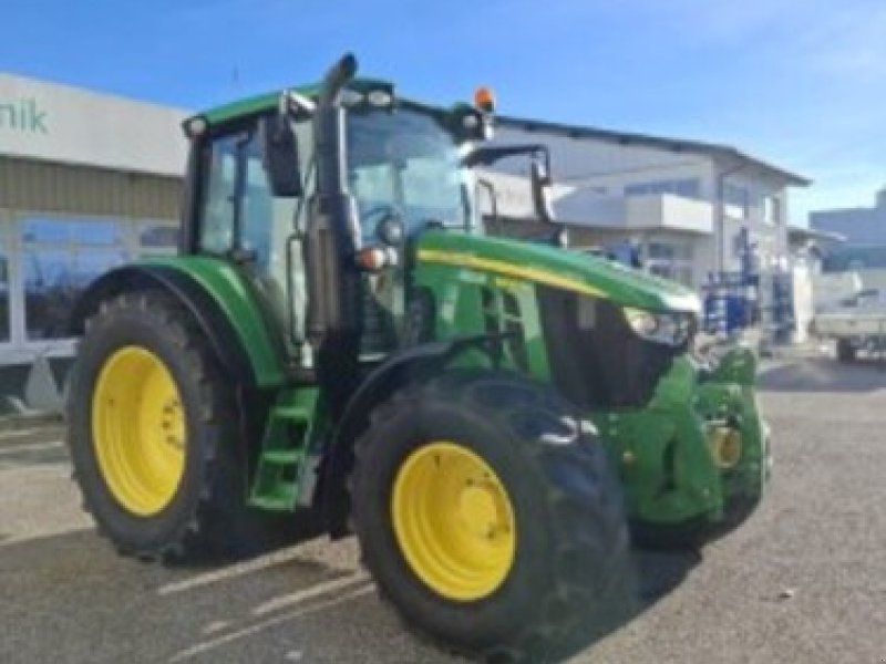 John Deere 6090M