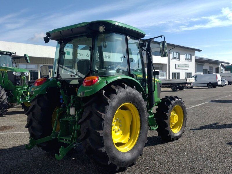 John Deere 5067E