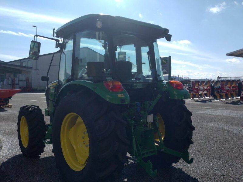 John Deere 5067E