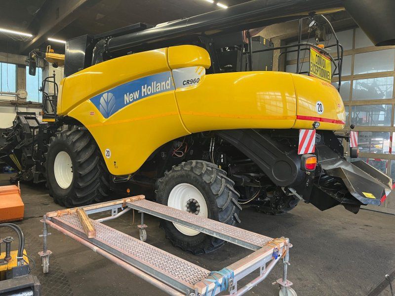 New Holland CR 960