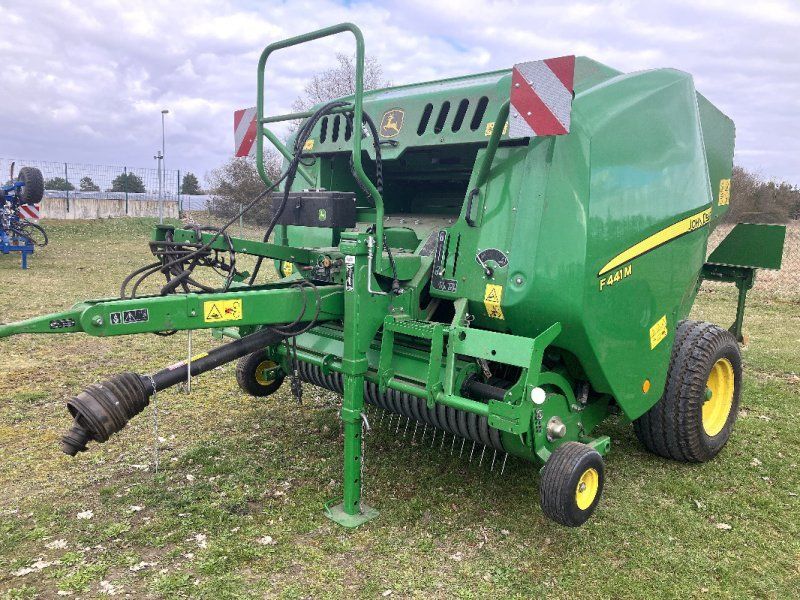 John Deere F441M