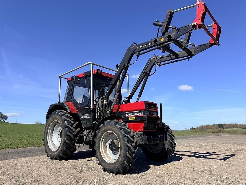 Case IH 844 XLA mit Frontlader