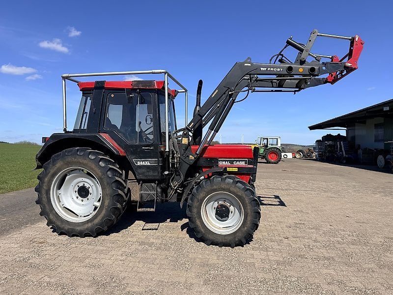 Case IH 844 XLA mit Frontlader