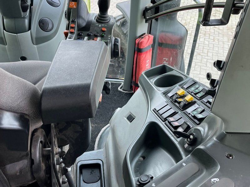 Claas Arion 630 Cis+