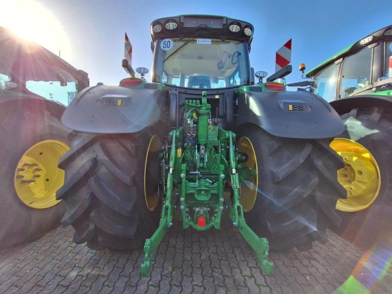 John Deere 6R 215