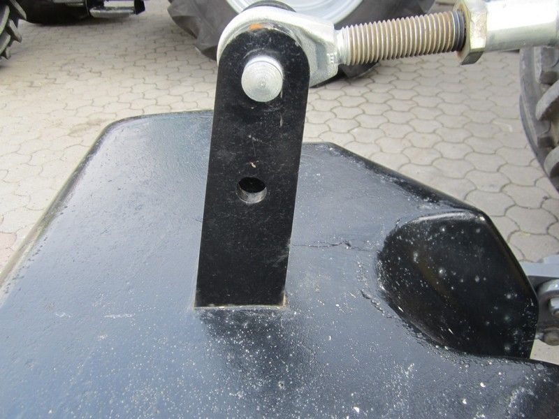 Massey Ferguson Beton  1000 kg