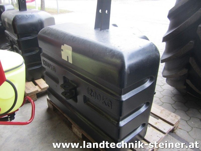 Massey Ferguson Beton  1200kg